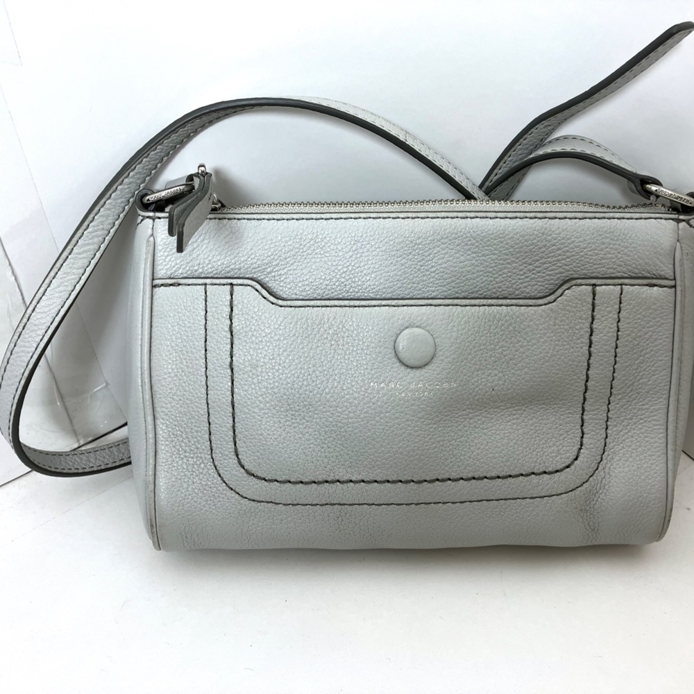 MARC JACOBS SMALL CROSSBODY BAG ( USED ) GOOD SHAPE